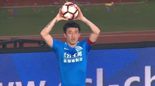 红黑迅雷蜘蛛战服自曝光以来就一直备受关注，之前发布的预告中透露，它被创造于钢铁侠留下的斯塔克工业移动实验室，纳米科技研发，即刻3D打印制作